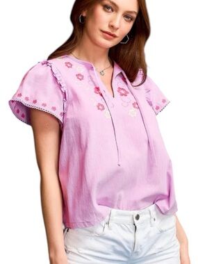 **NWT** Umgee Floral Embroidered Flutter Sleeve Top